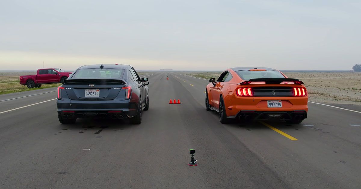 The 760-Horsepower 2020 Ford Mustang Shelby GT500 Vs The 668-Horsepower 2022 Cadillac CT5-V Blackwing U-Drag Race 
