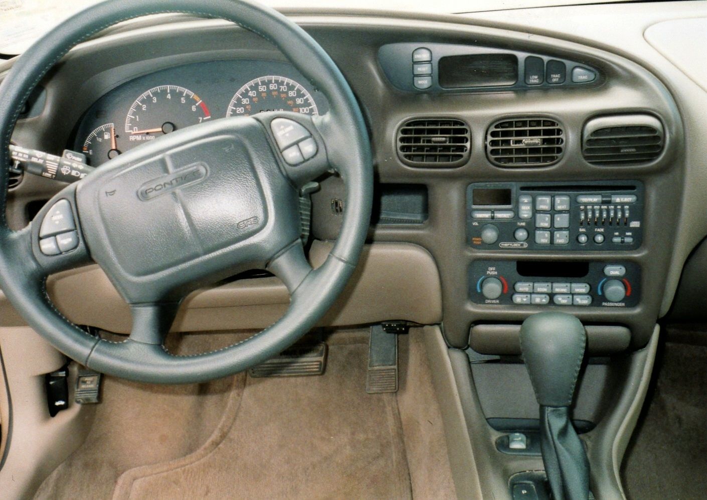 2000 Grand Prix Interior, steering wheel