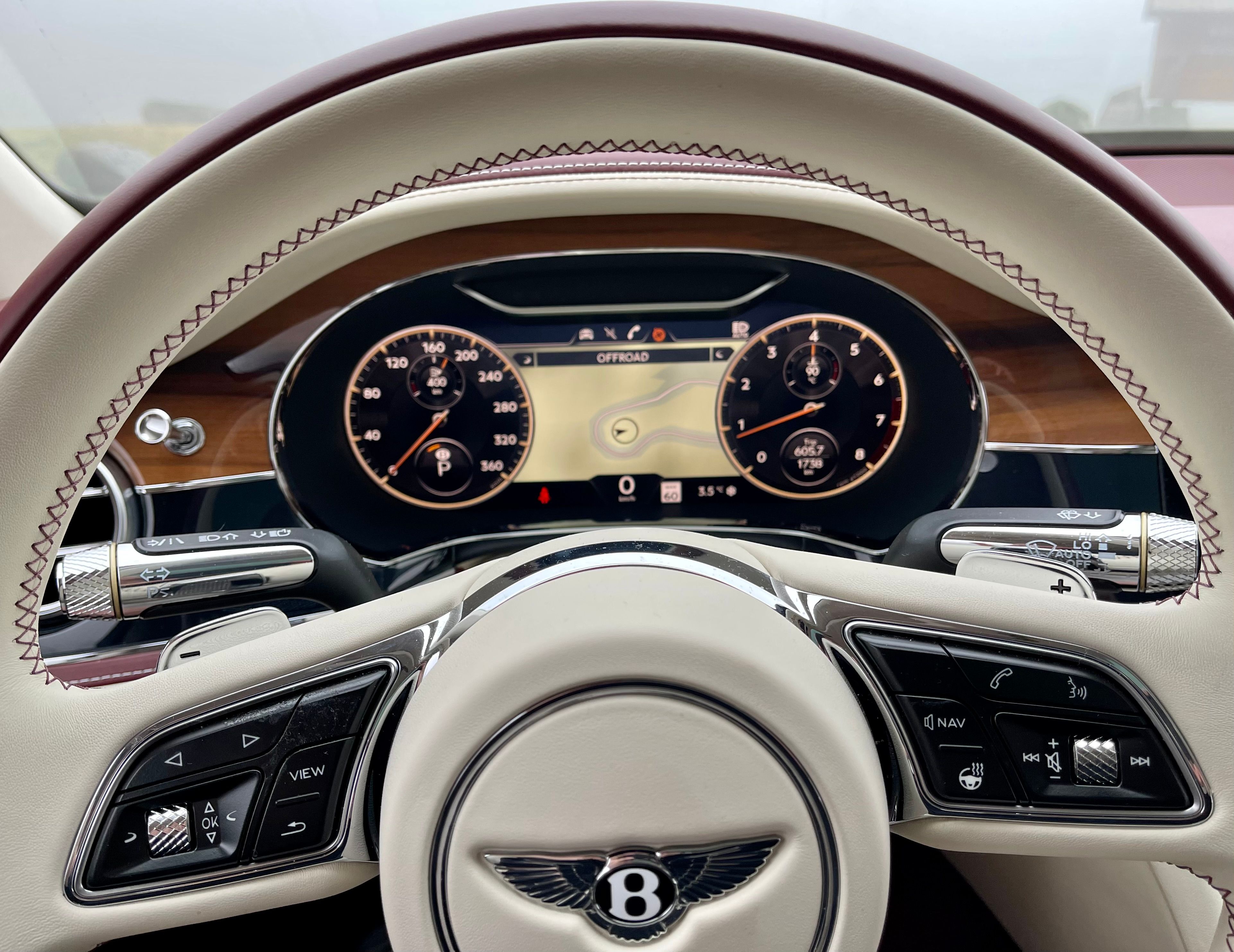 2022 Bentley Flying Spur steering and paddle shifters