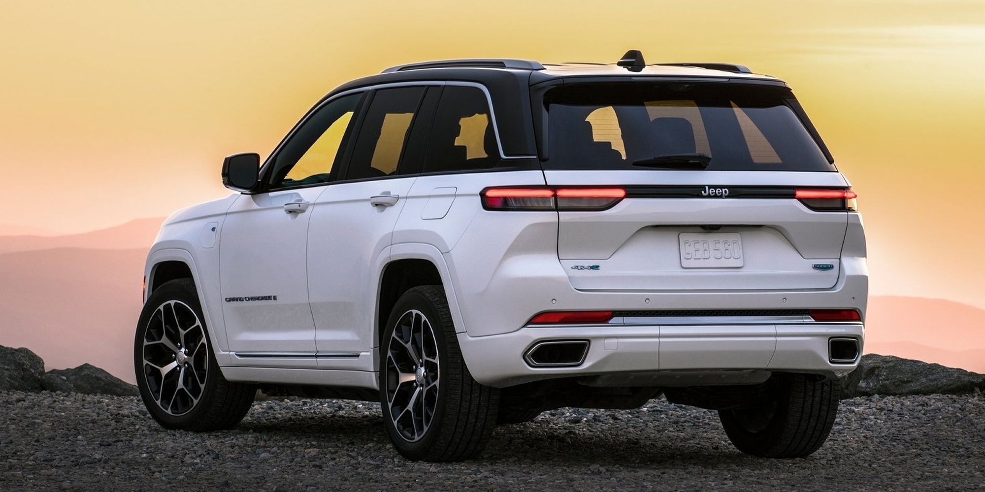 The rear of a white Grand Cherokee