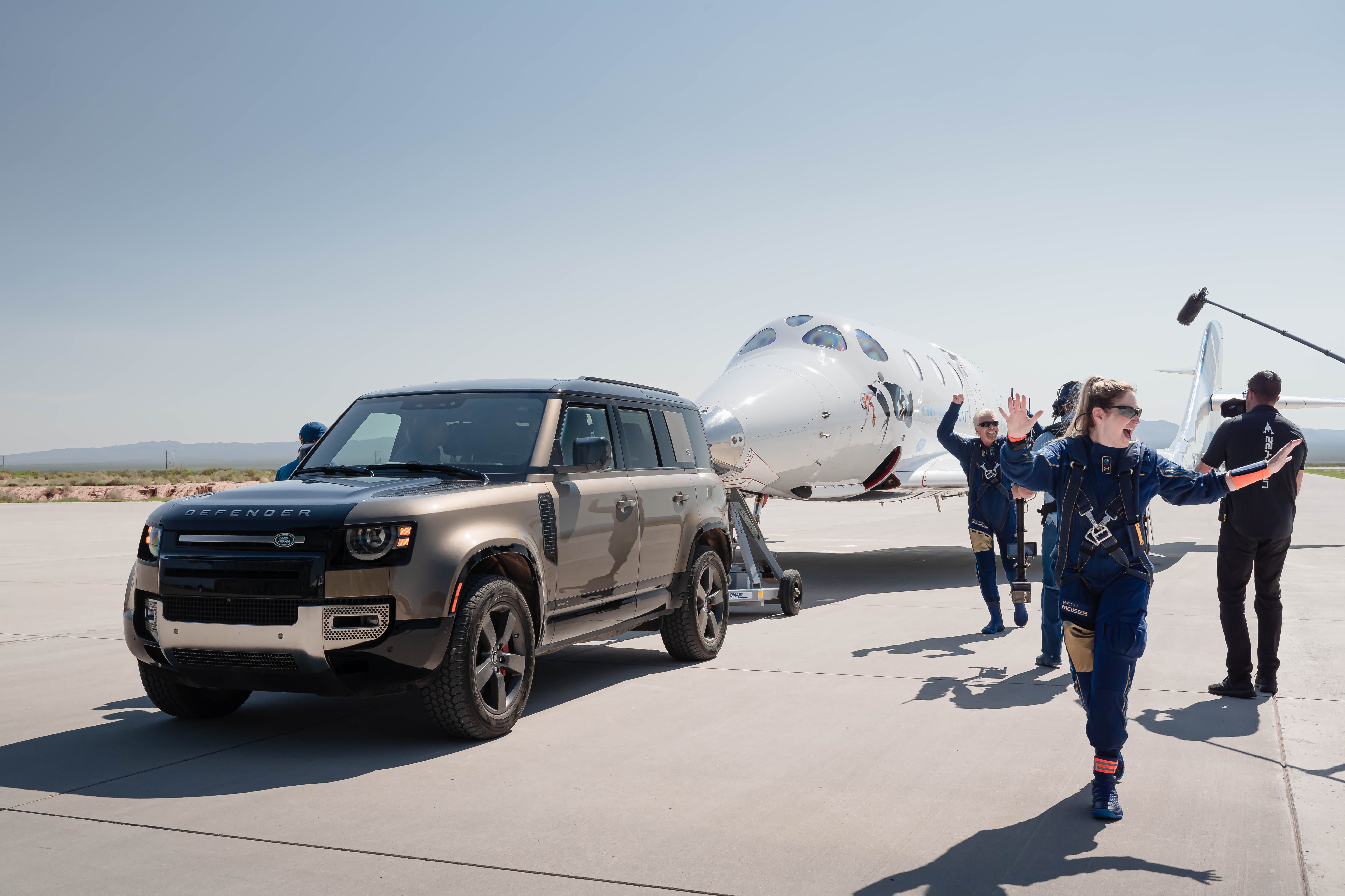 above-and-beyond-land-rover-supports-virgin-galactics-first-fully-crewed-space-flight