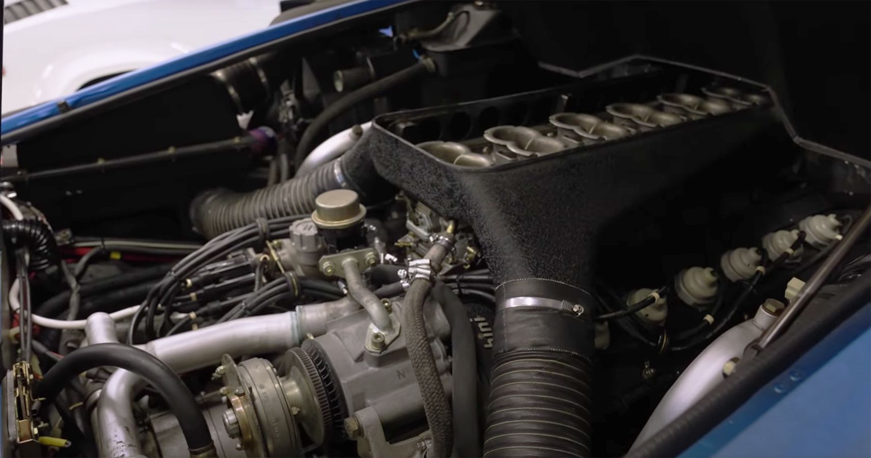 Lamborghini 25th Anniversary Countach engine