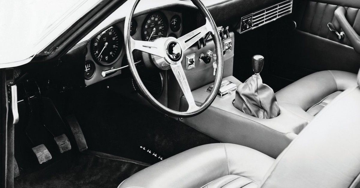 Lamborghini Islero interior