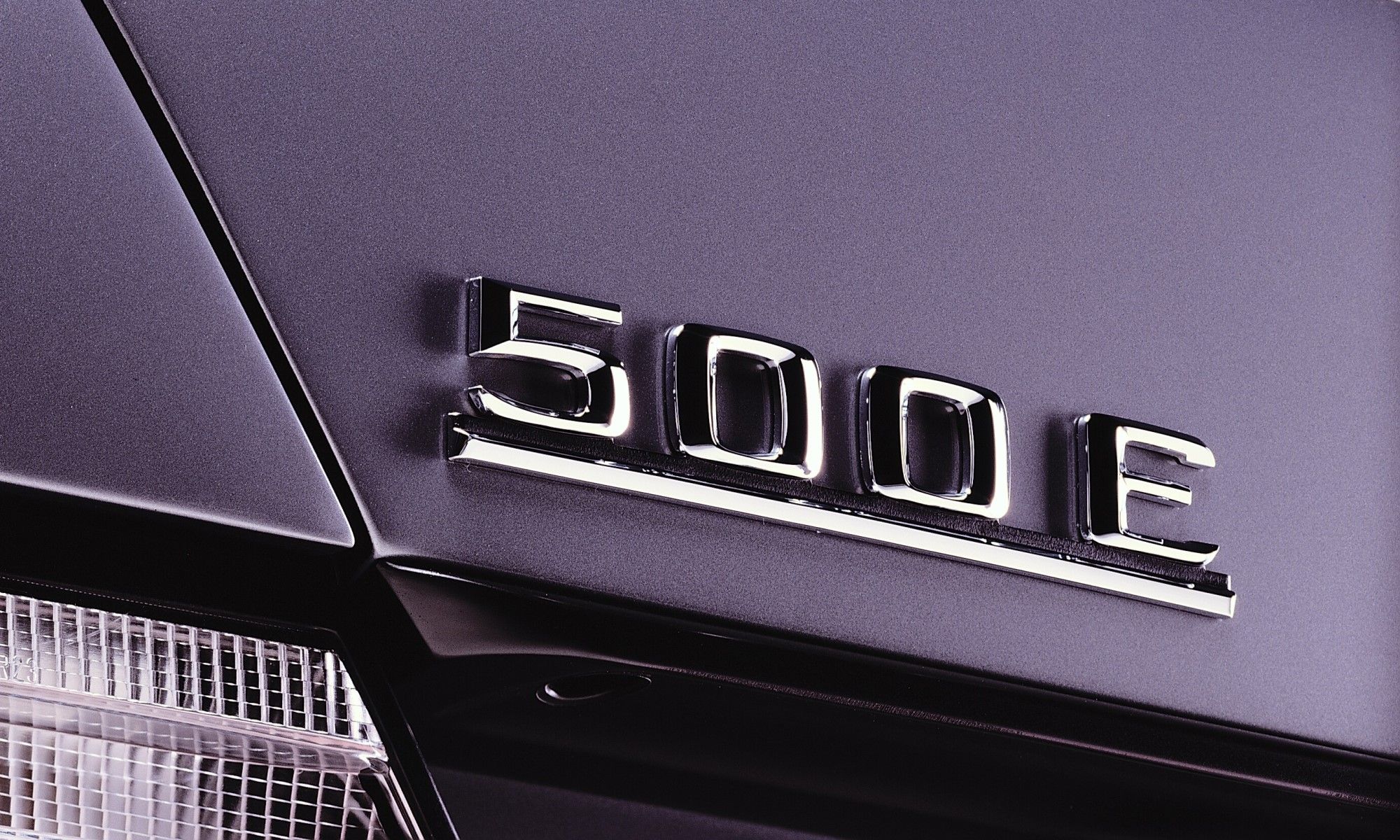 Mercedes-Benz-500E-rear-badge