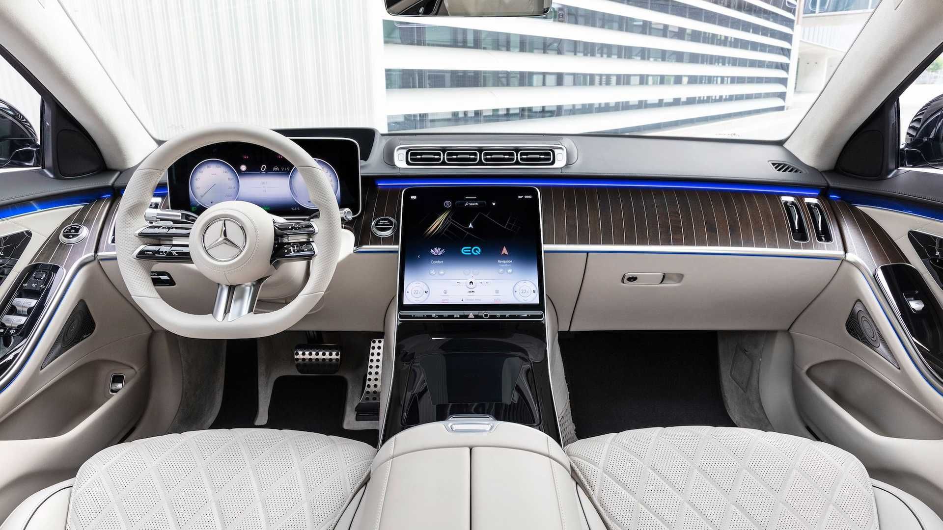 An image showing the inside of the new Mercedes Benz S580e interior 