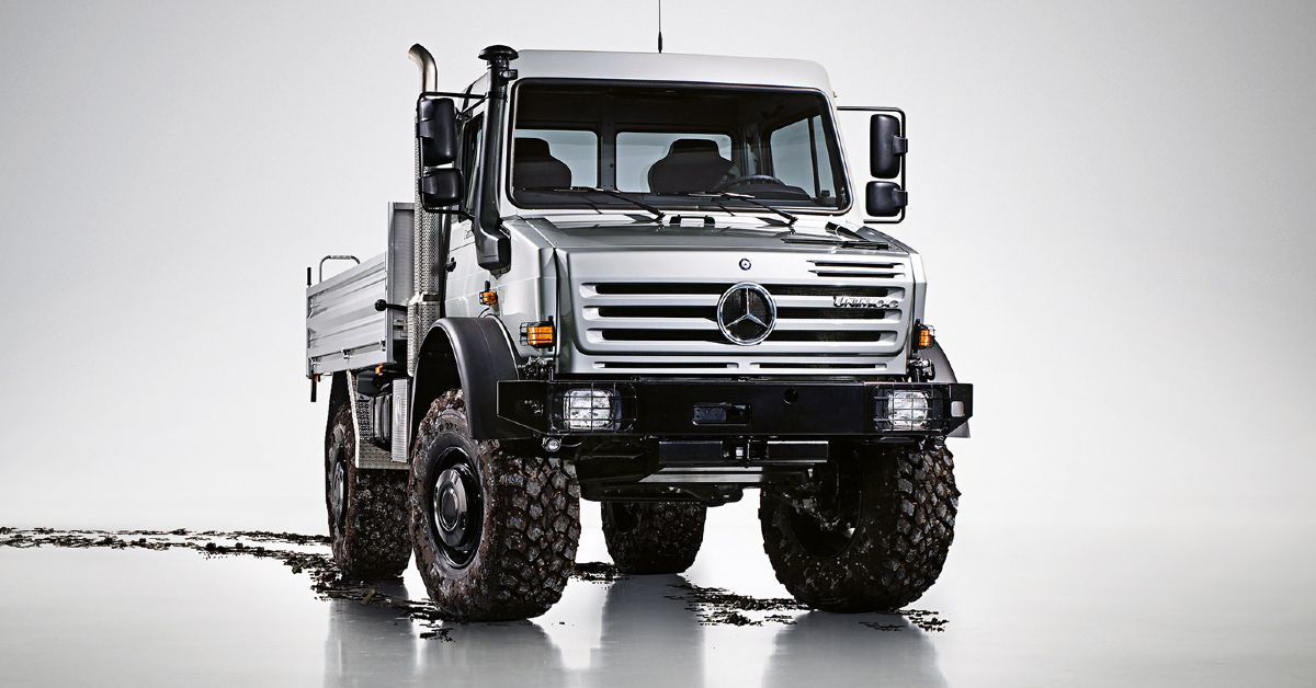 Two awesome Mercedes-Benz Unimog trucks set a new altitude world
