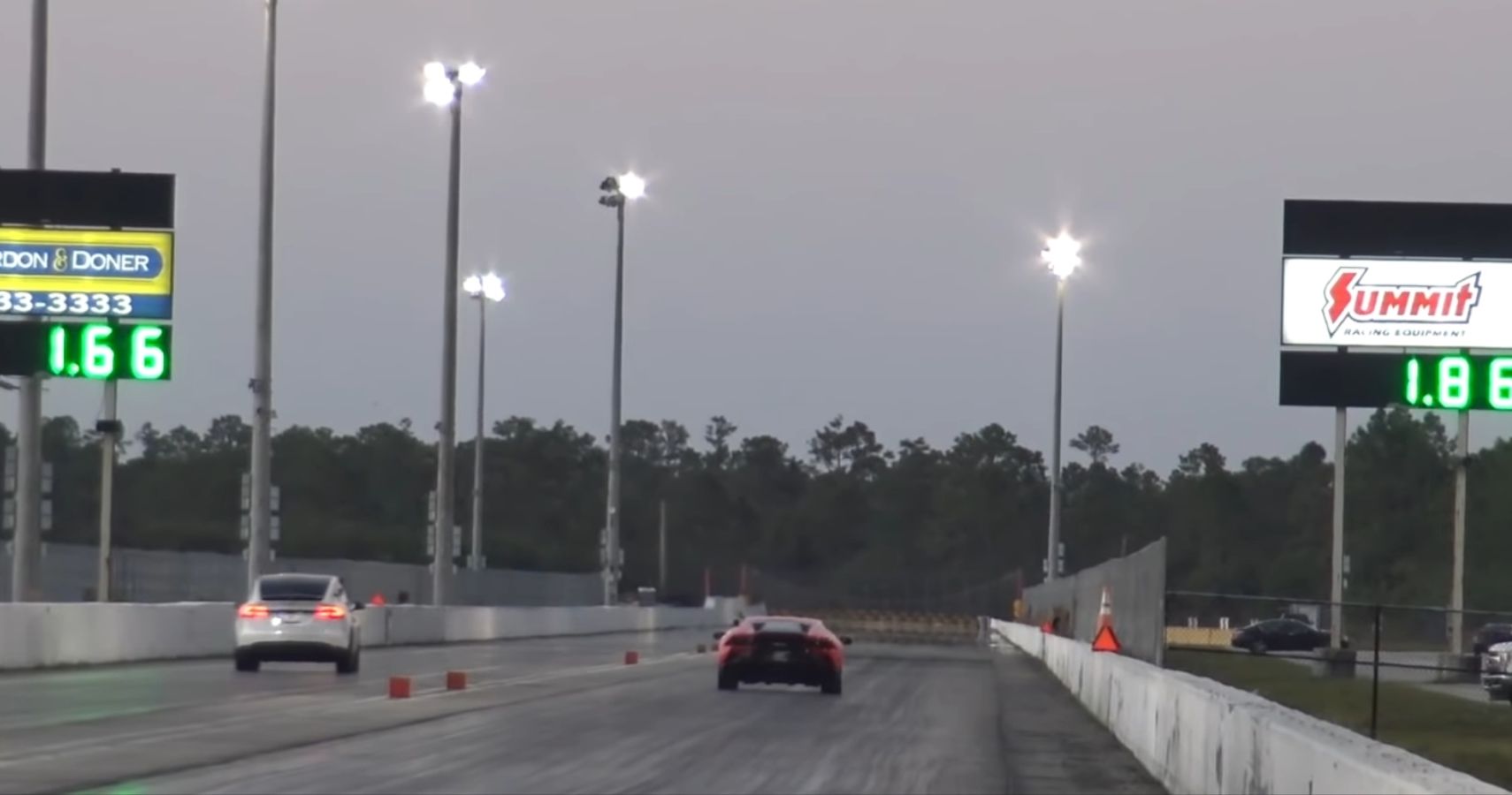 Model X Plaid vs Huracan EVO Drag Race Rear View