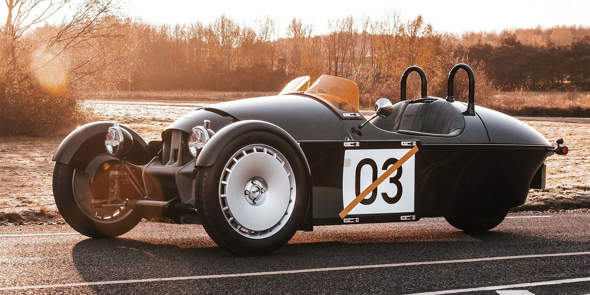 Front 3/4 view of a dark green Super 3