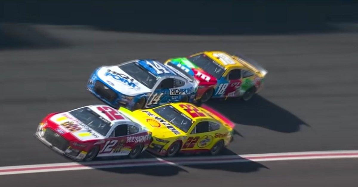 Ryan Blaney, Joey Logano, Kyle Busch, Chase Briscoe racing at the NASCAR Folds of Honor QuickTrip 500