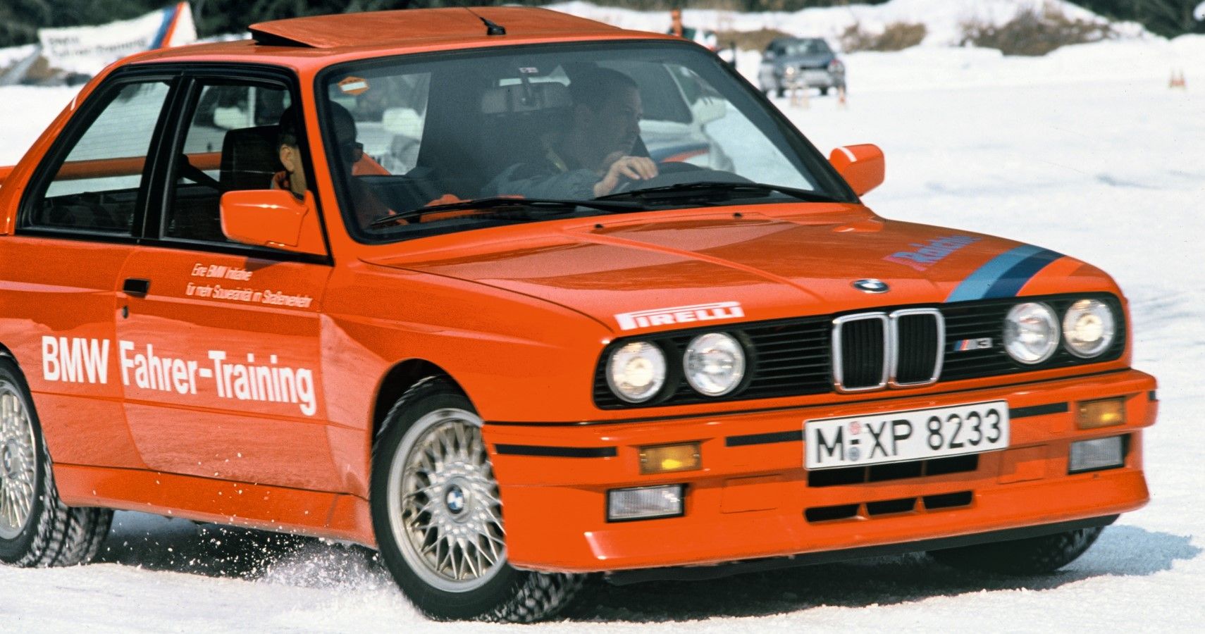 BMW E30 M3 drifting in snow