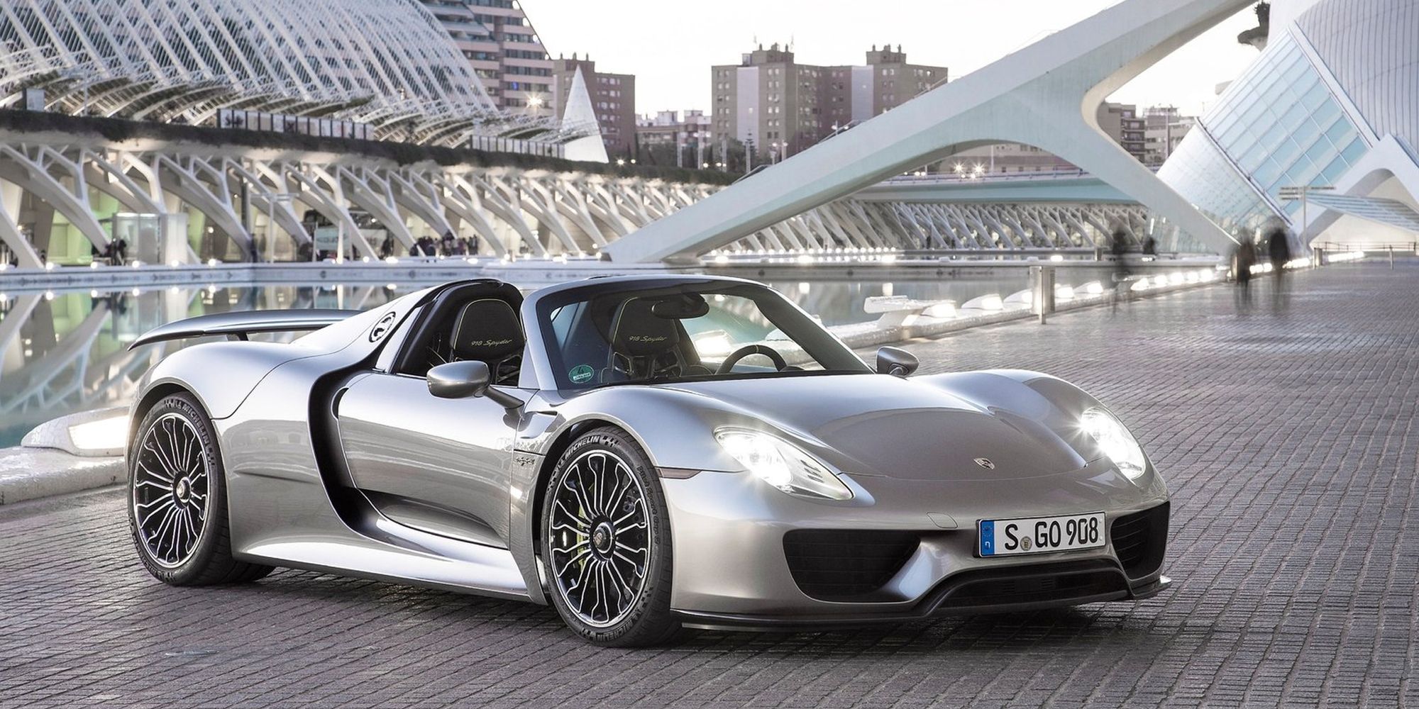 Front 3/4 view of a silver 918 Spyder