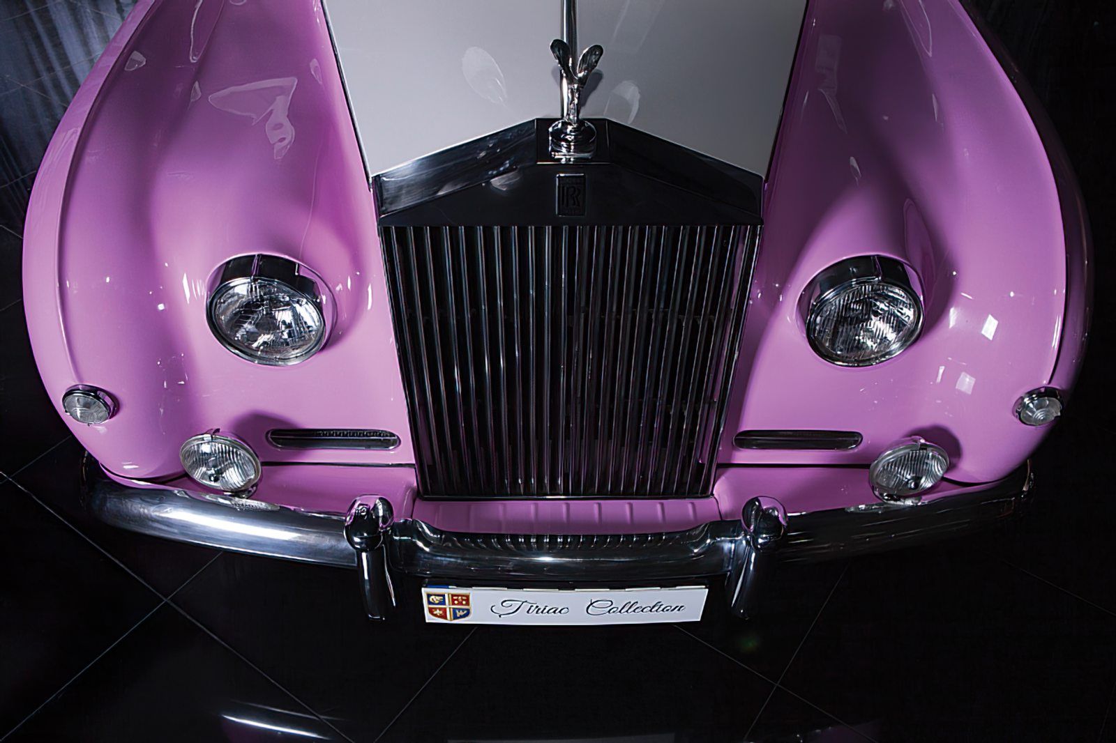 El Rolls-Royce Phantom V rosa de Sir Elton John