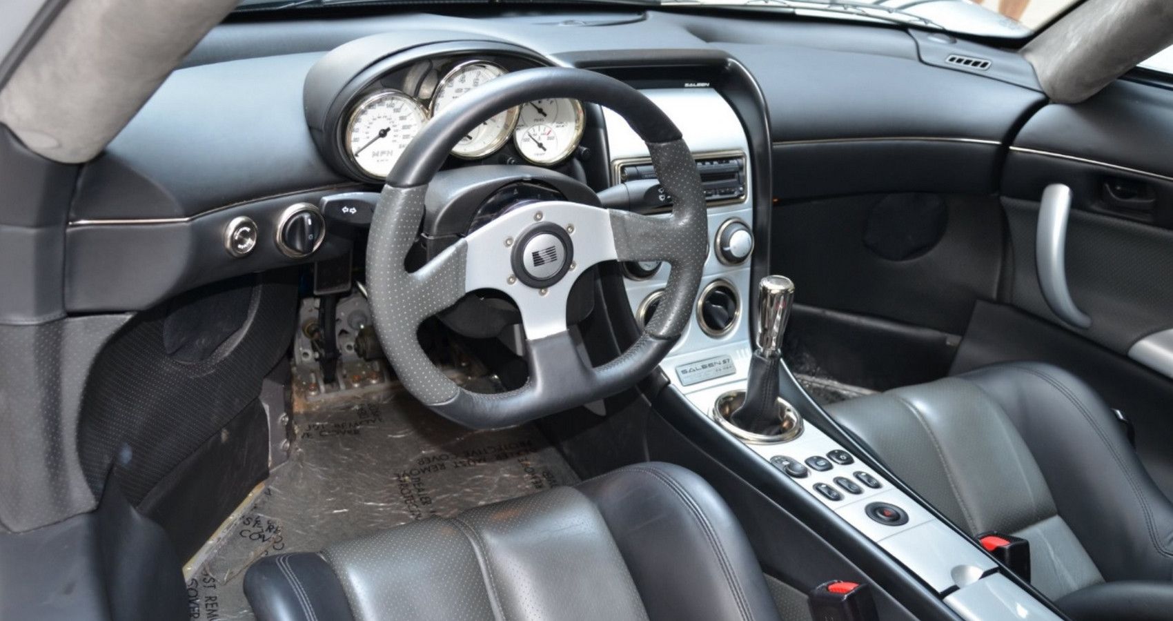 Saleen S7 black grey interior 