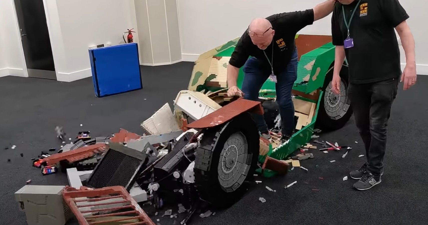 120,000 piece LEGO Jeep breaks
