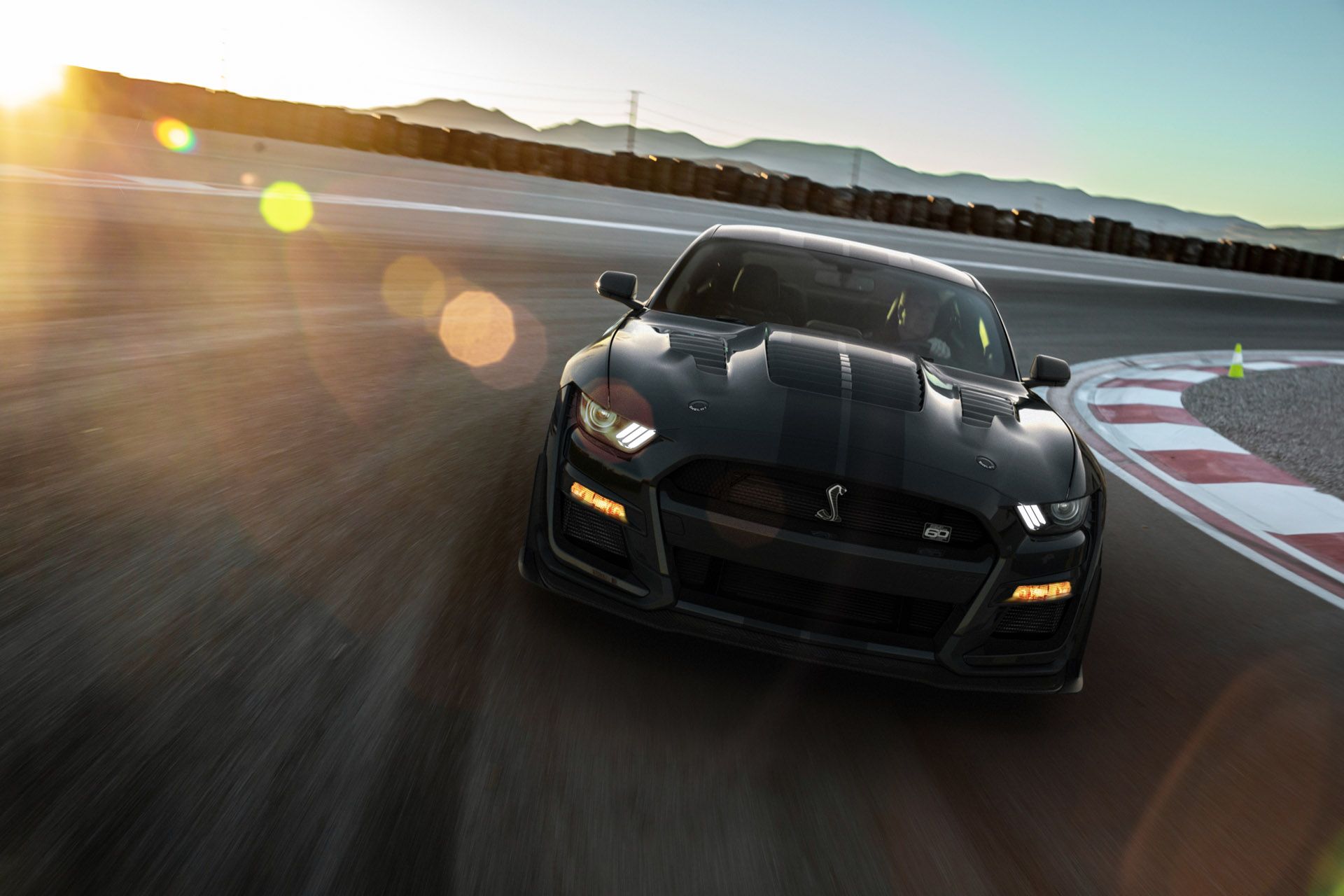 ShelbyGT500_TrackDriving_Front