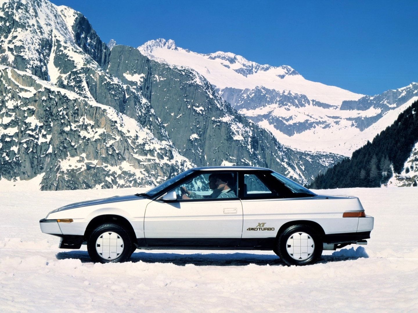 Subaru_XT_Coupe_1985 White Side View In The Snow