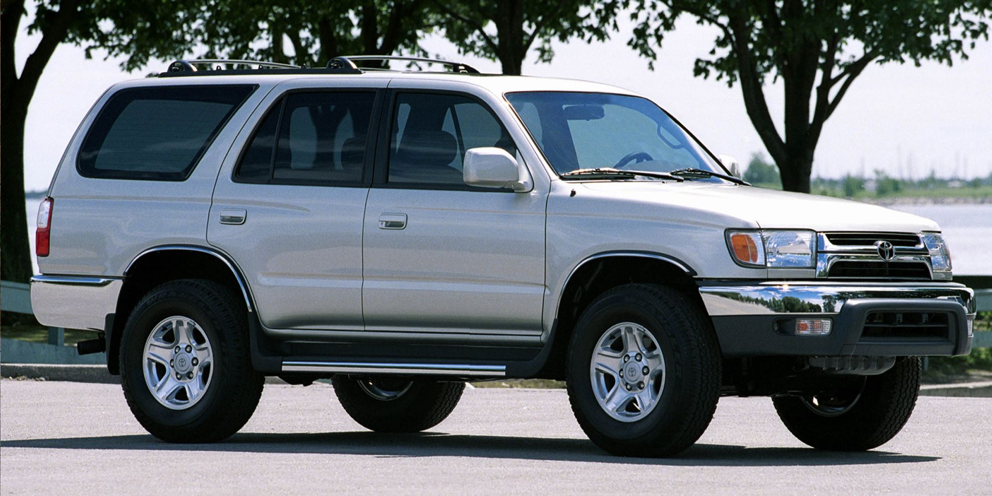 Front 3/4 view of a silver 4Runner