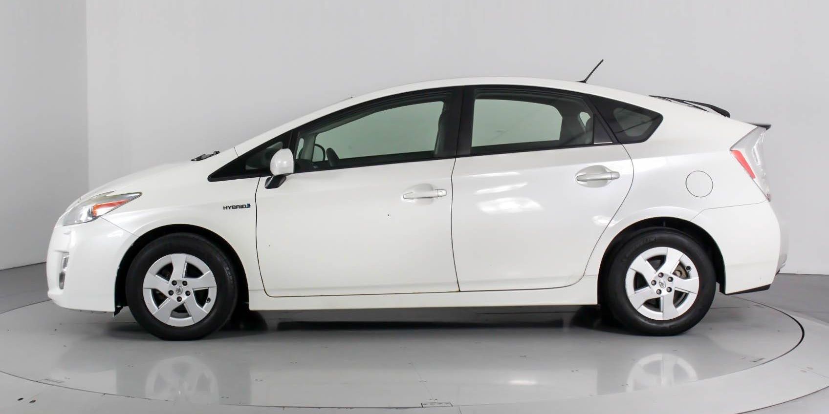 Toyota Prius 2010 in white in a showroom