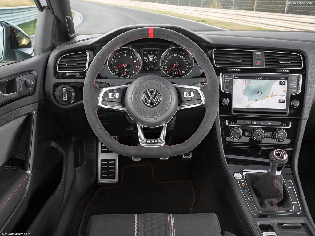 Volkswagen-Golf_GTI_Clubsport-2016-1024-12