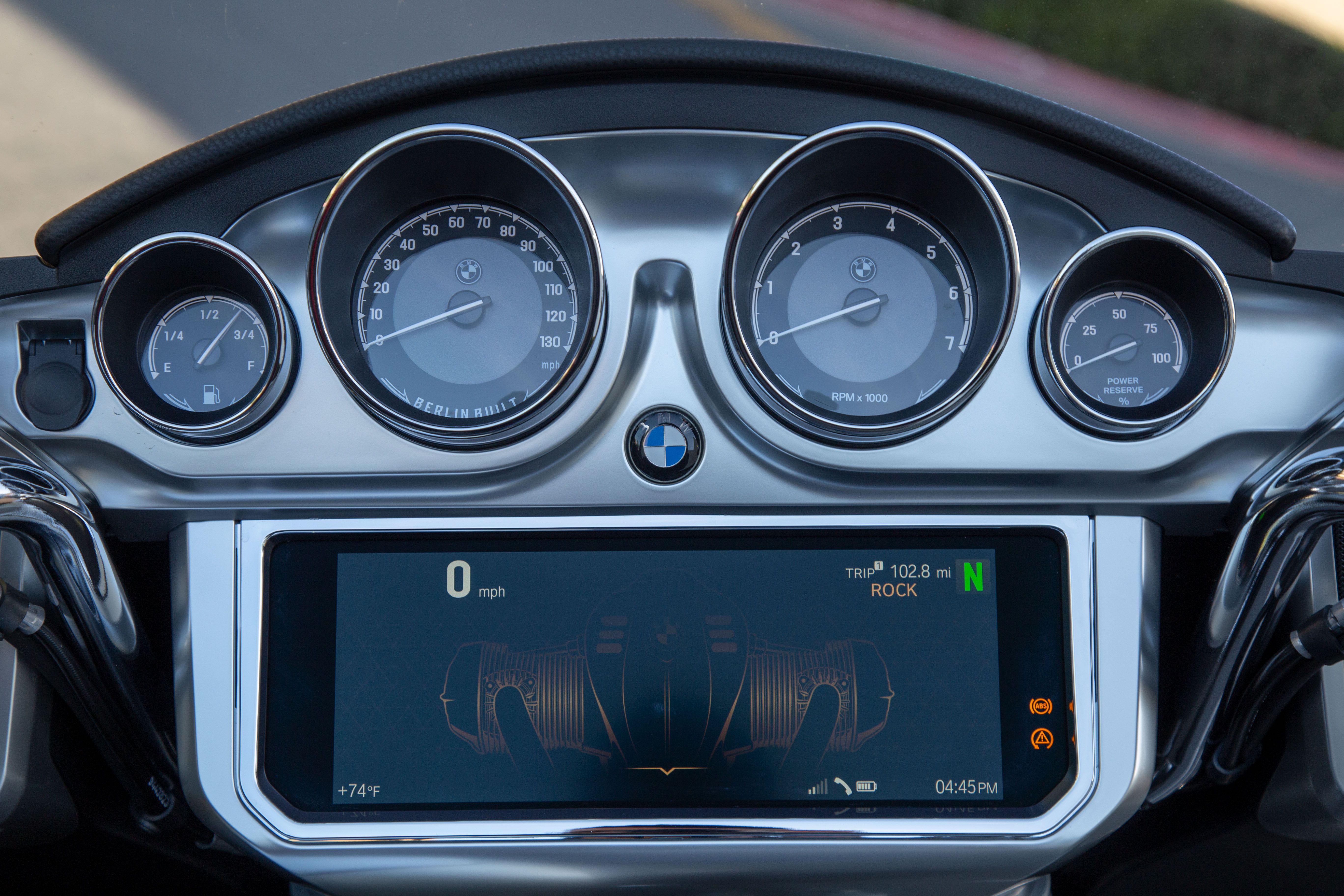 2022 BMW R18 Transcontinental Motorcycle TFT Display and Analog Gauges