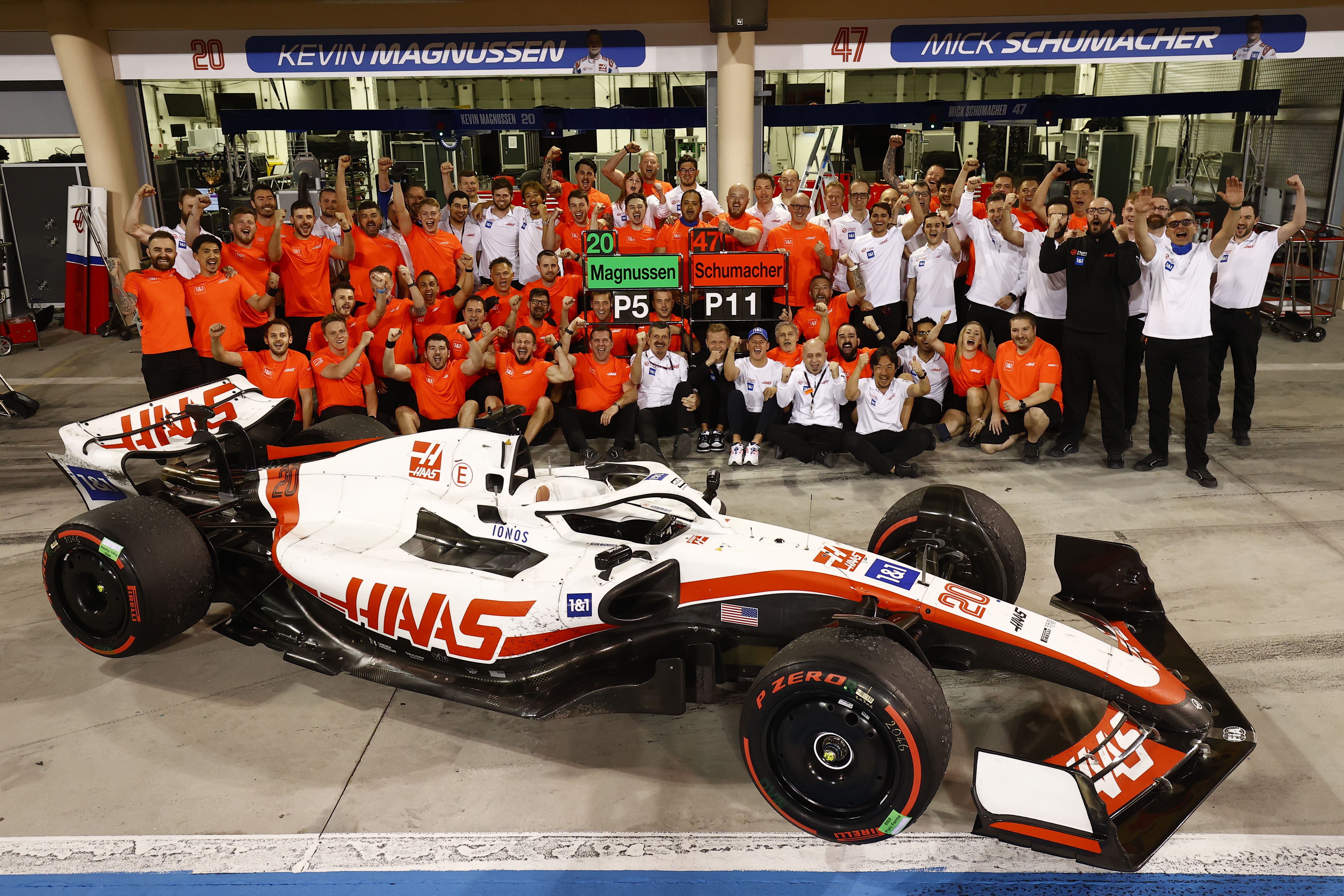 Haas Team Celebrate P5 With Magnussen Bahrain 2022 After The Race