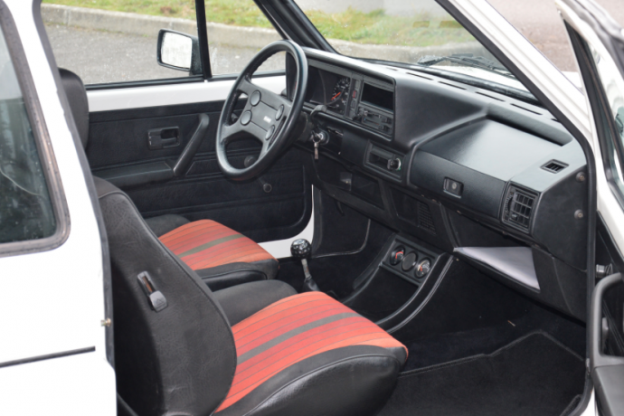 volkswagen-golf-gti-16s-interior