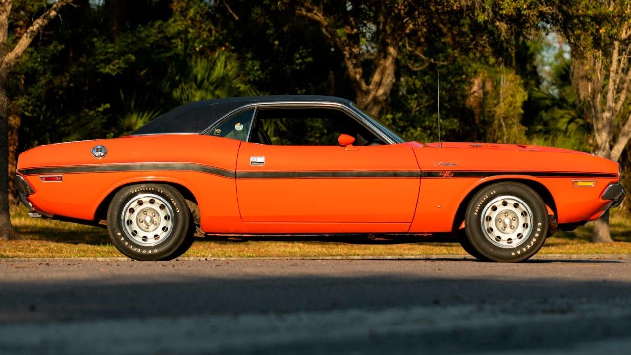 1970 Dodge Challenger RT, orange, side profile