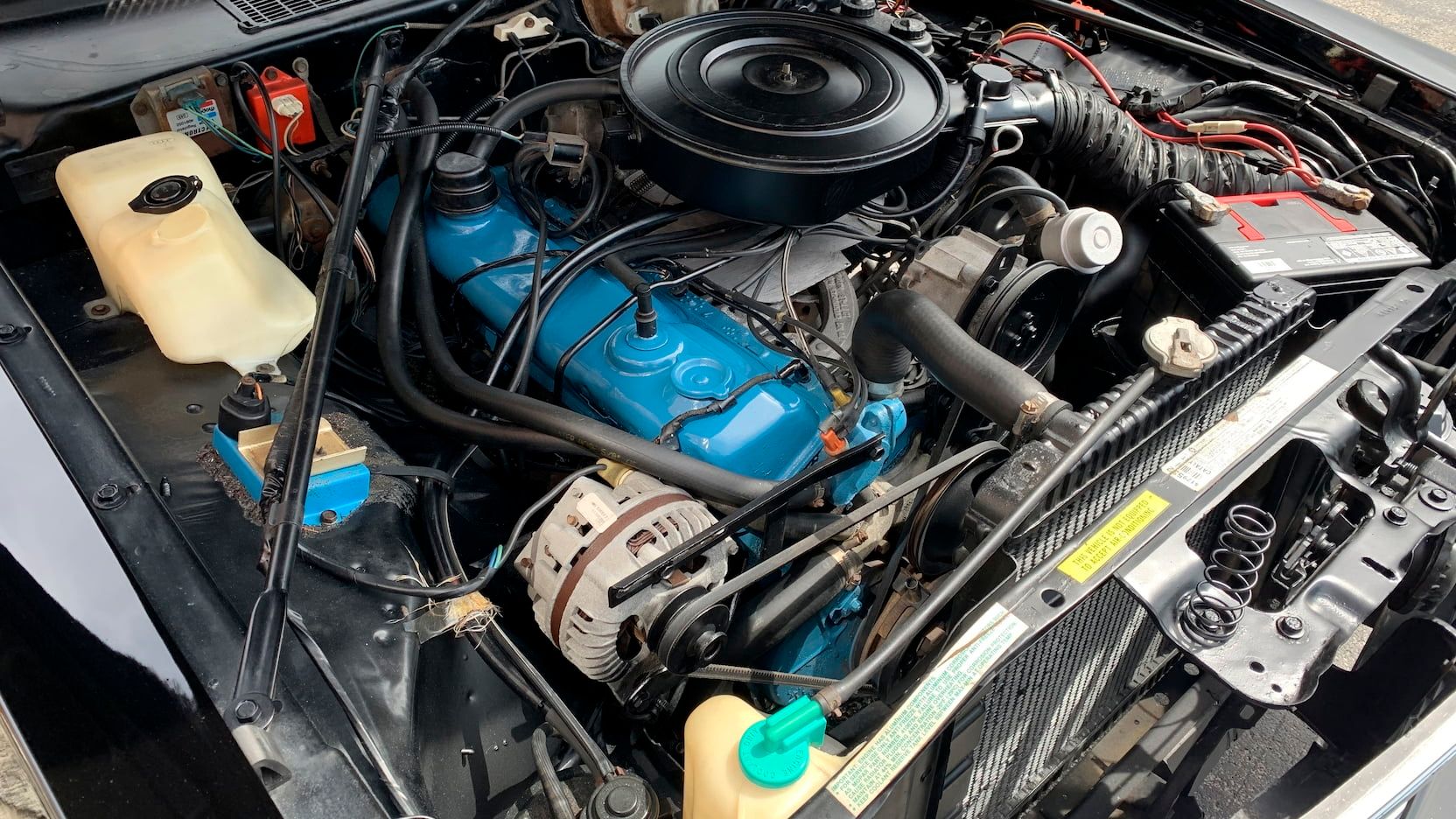 1980-plymouth-volare-road-runner-engine
