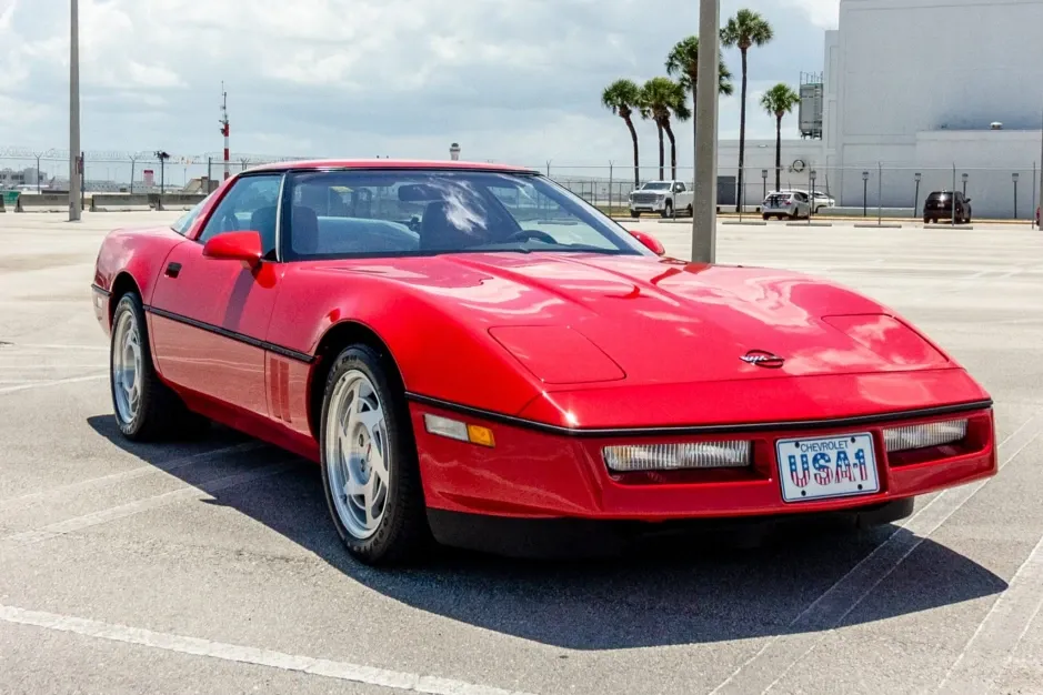 1990-Chevrolet-Corvette-ZR-1-1