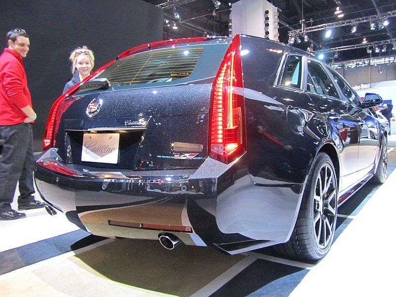 2011-Cadillac-CTS-V-Wagon-1