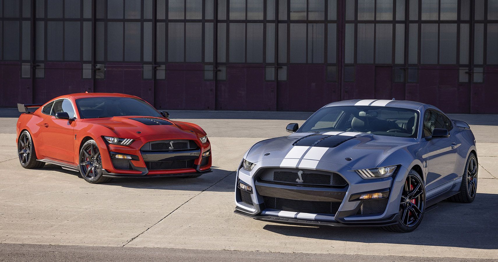 2022 Ford Mustang Shelby GT500 in red and Heritage in blue special models