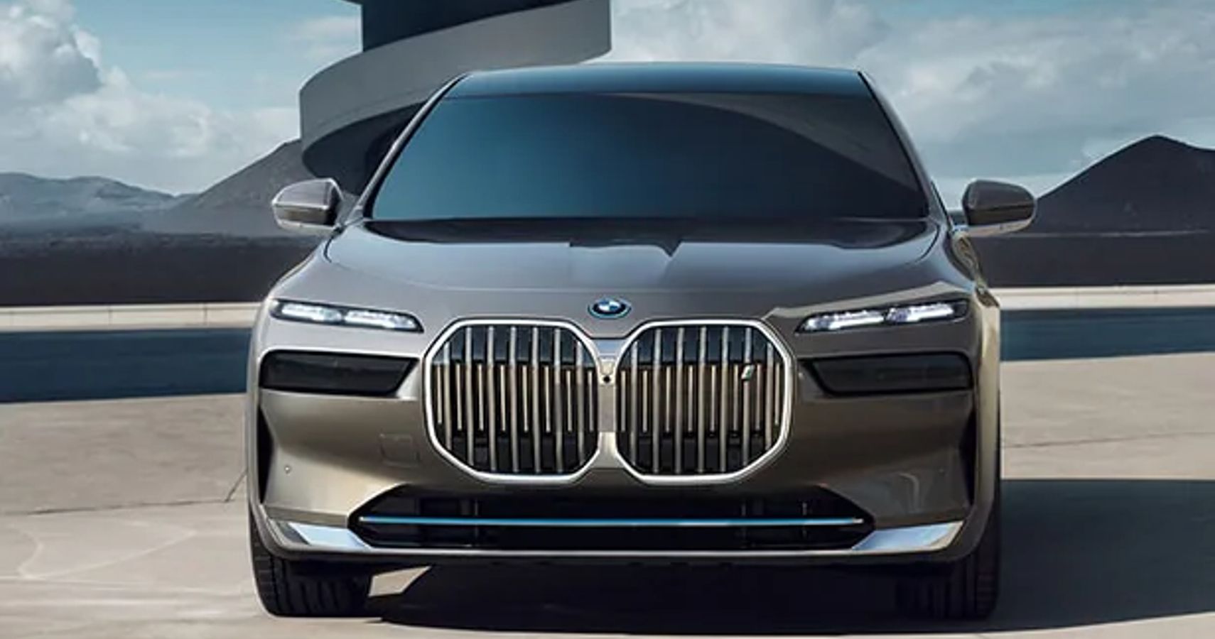 2023 BMW i7's Front View