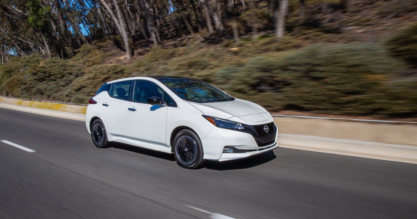 2023 Nissan Leaf front third quarter cruising view