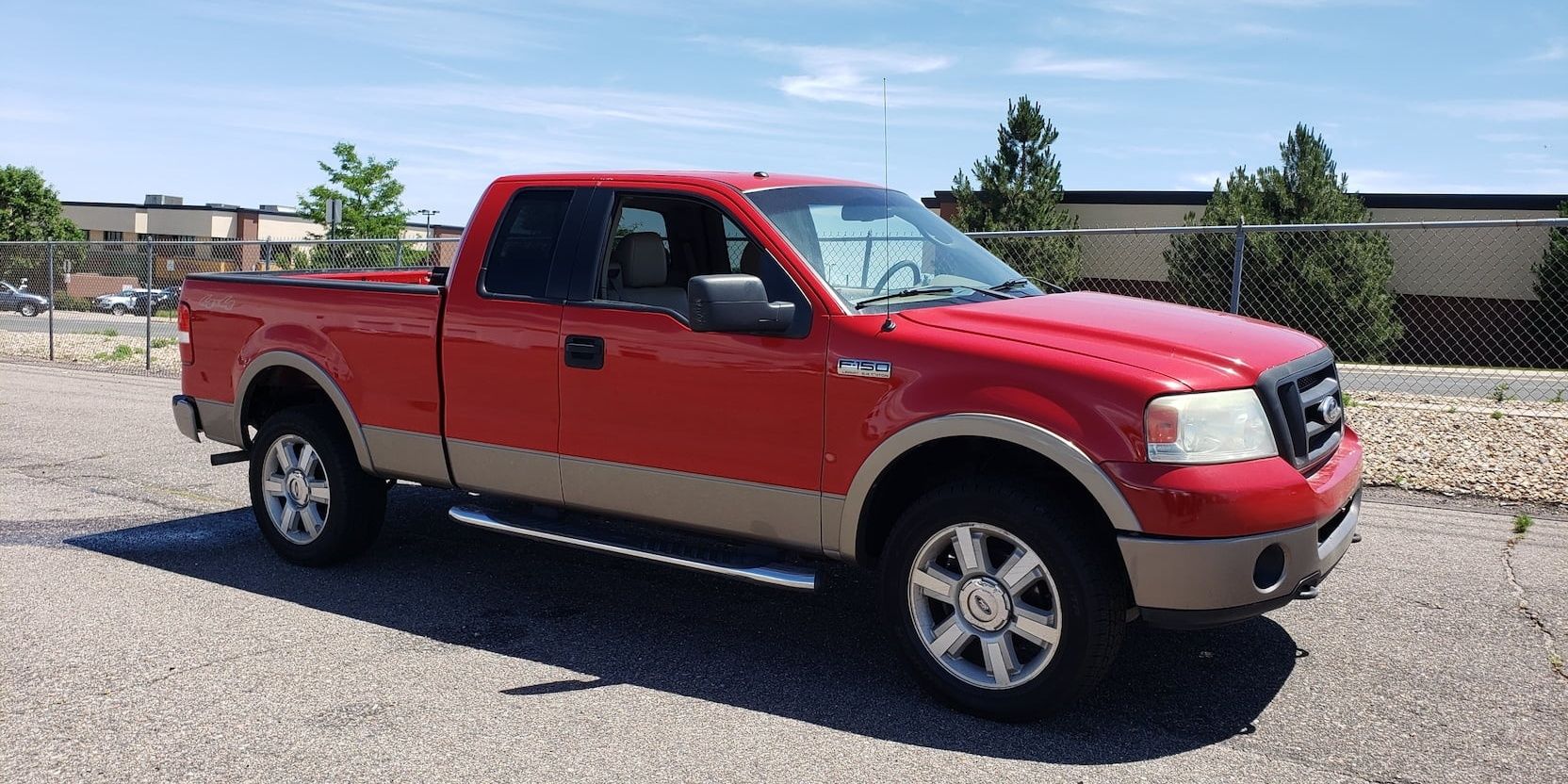 Ford F-150 2006 em vermelho