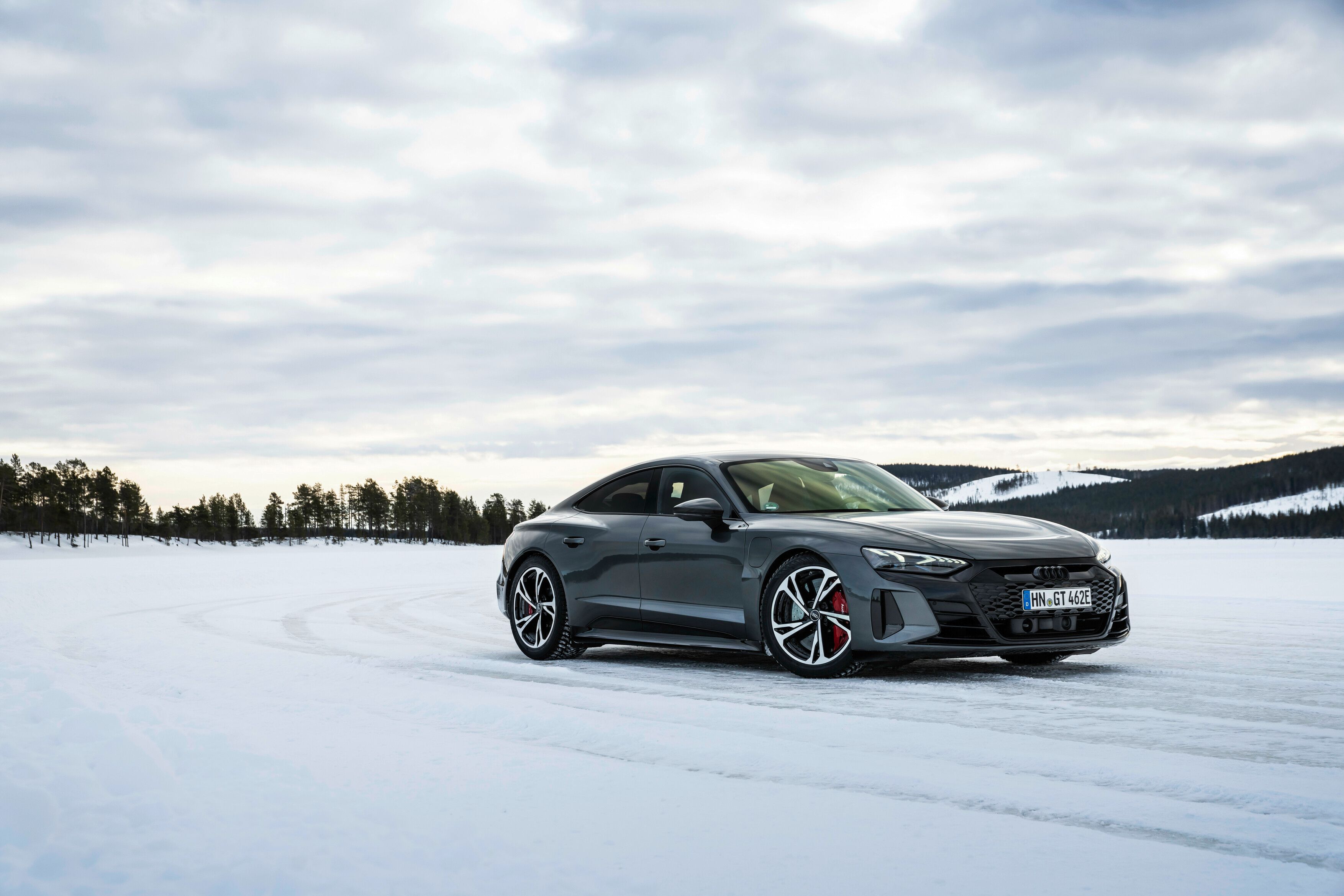 The Audi E-Tron GT drives on the snow.