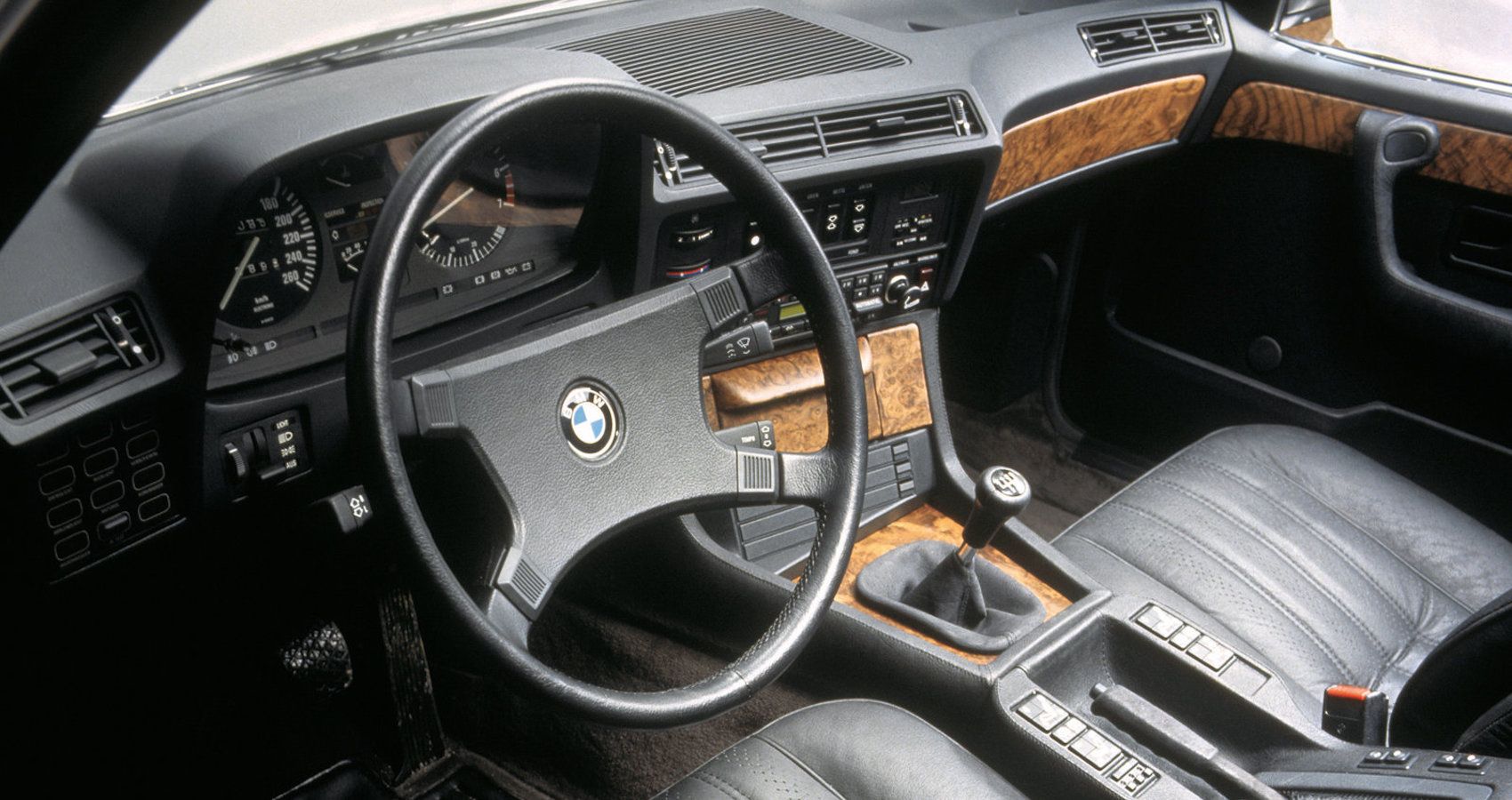 10 Classic Car Features No One Could Live Without (That Are Now Useless)