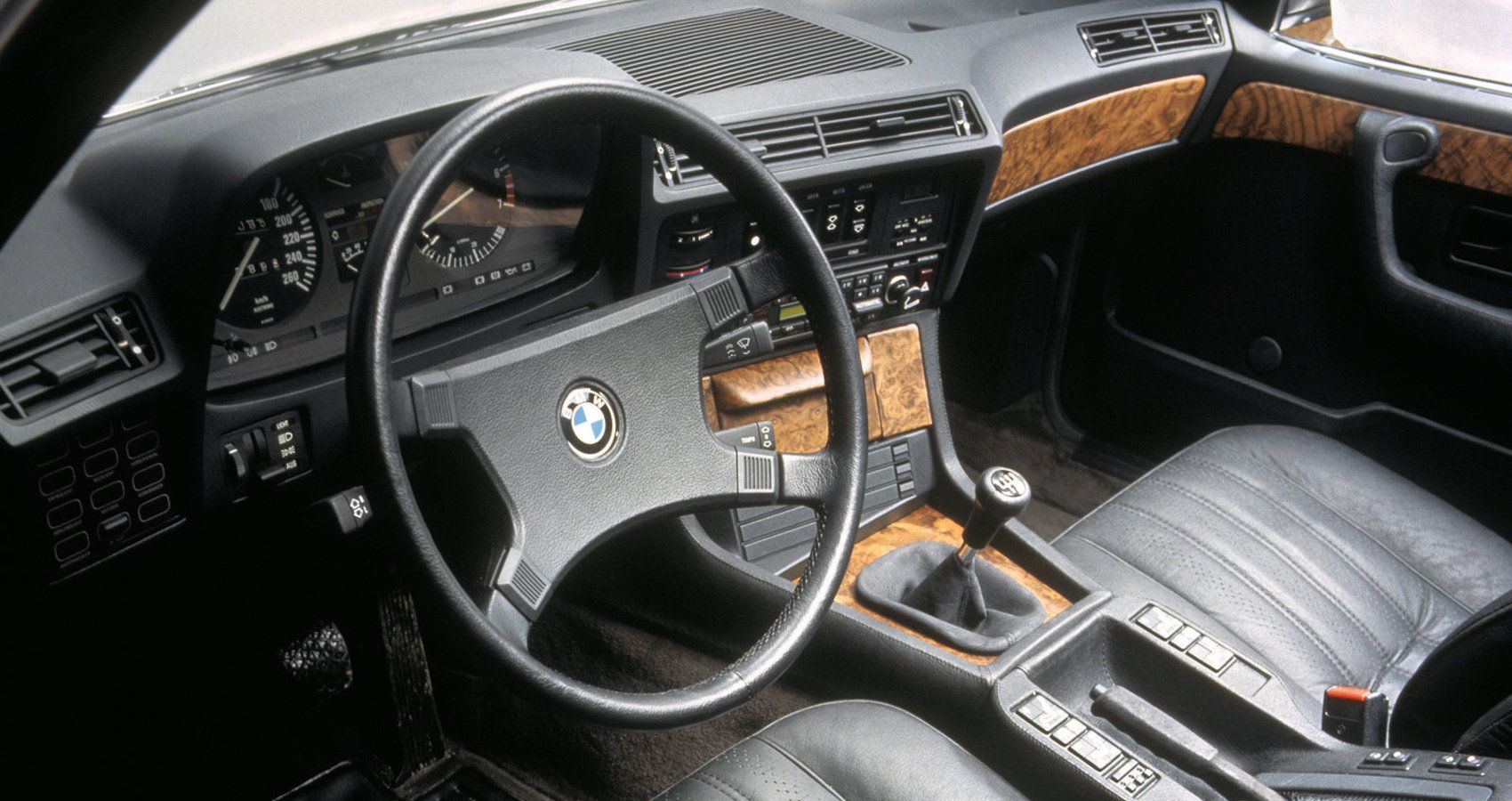 BMW-7_Series-1977-feature