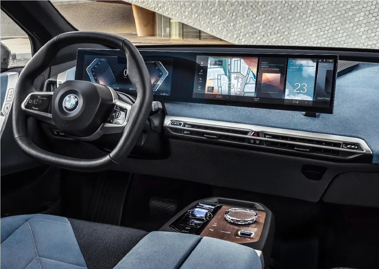 BMW iX iDrive 8