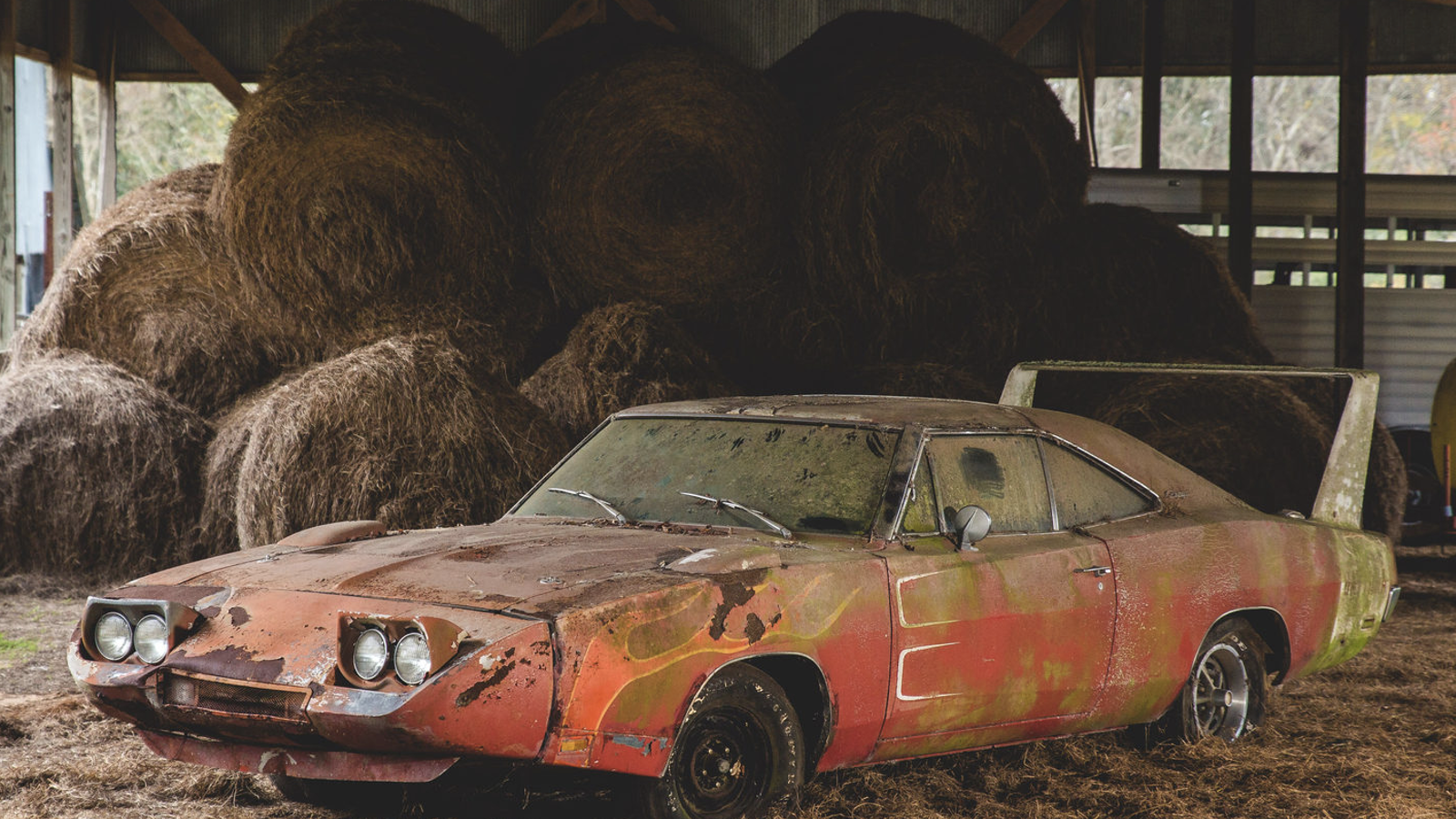 Dodge Charger Daytona en un granero de Alabama