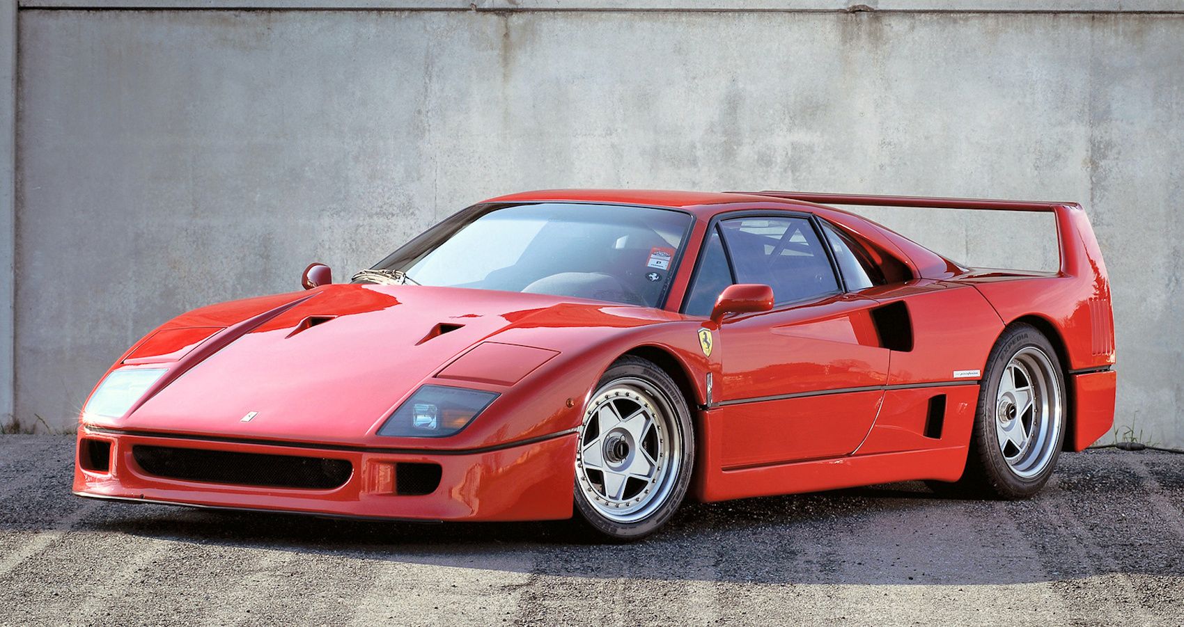 Ferrari_F40_1987_feature