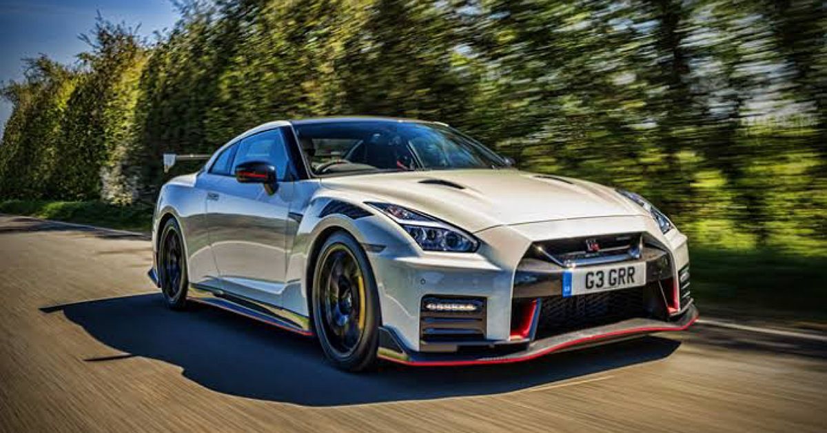 2022 Nissan-GT-R_R35 (White) - Front
