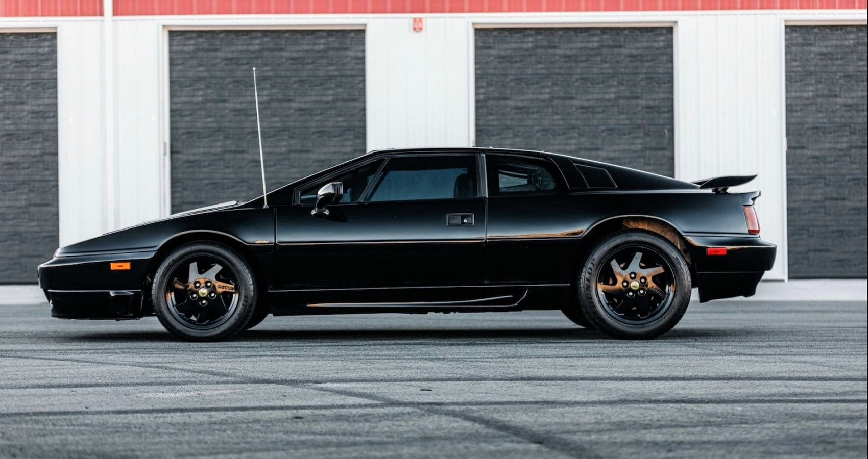 Here's Why You Should Steer Clear Of The Stunning Lotus Esprit Turbo