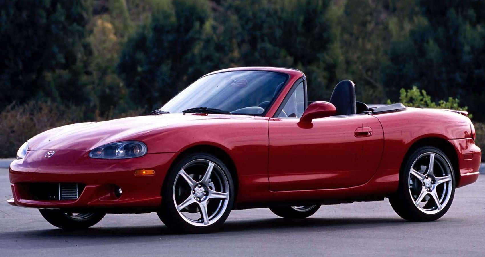 Front 3/4 view of a Mazdaspeed MX-5 Miata