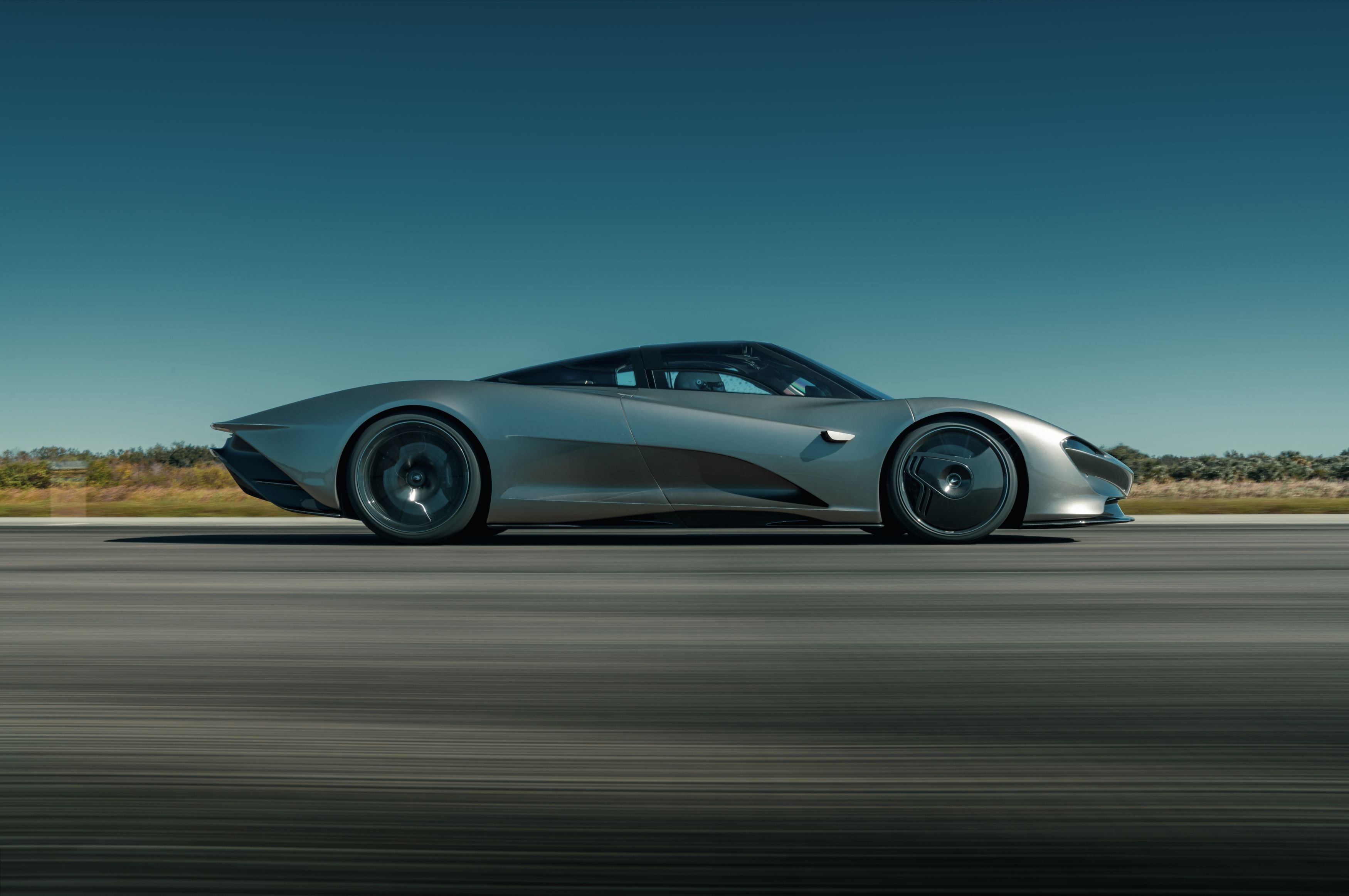 The McLaren Speedtail side view while on the track. 