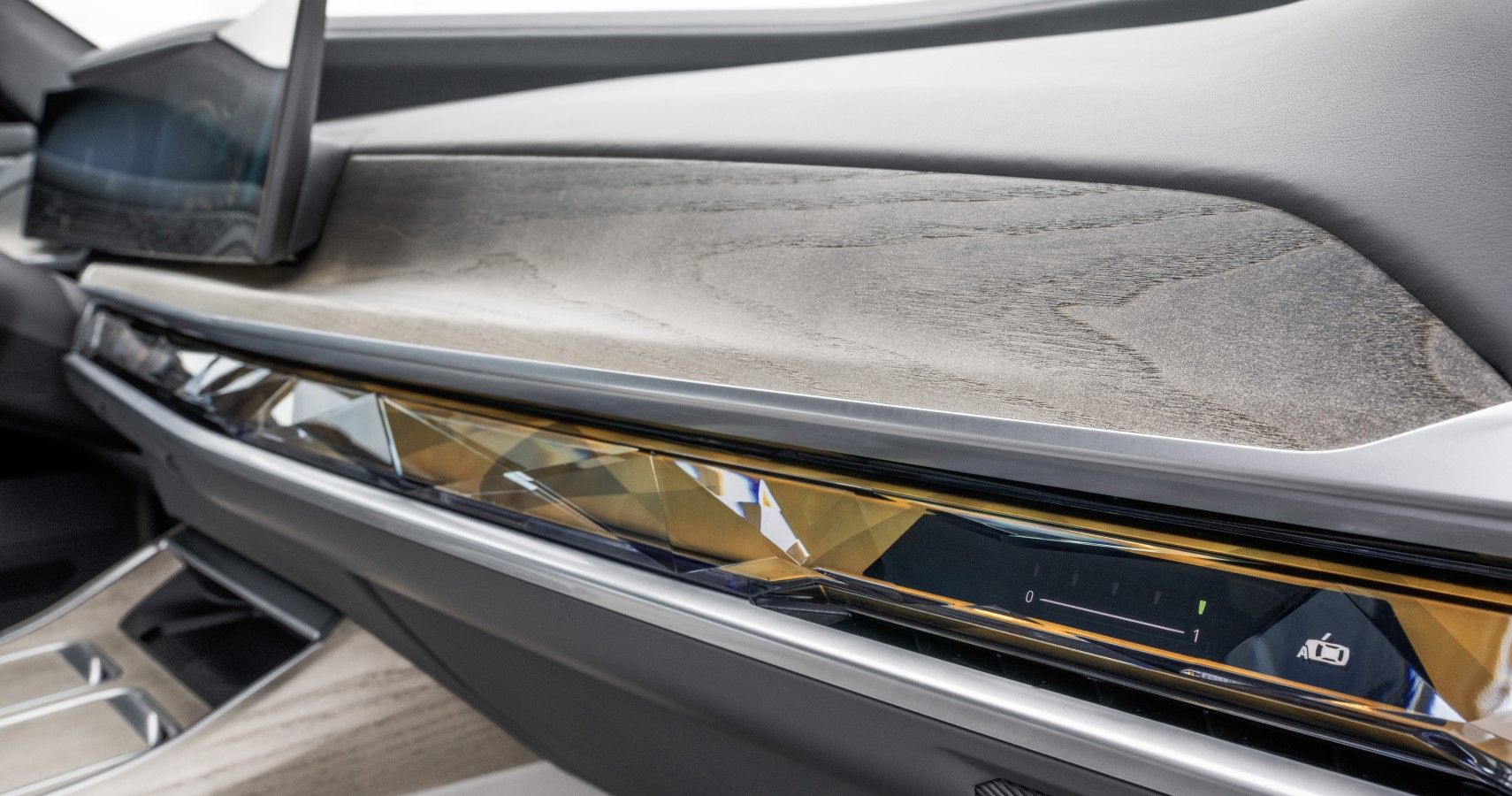 2023 BMW i7 dashboard close-up view