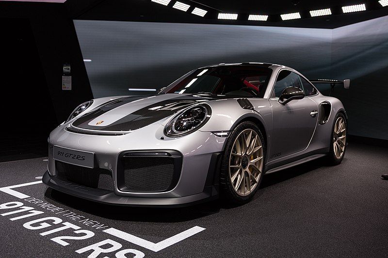 Porsche-911-GT2-RS-1