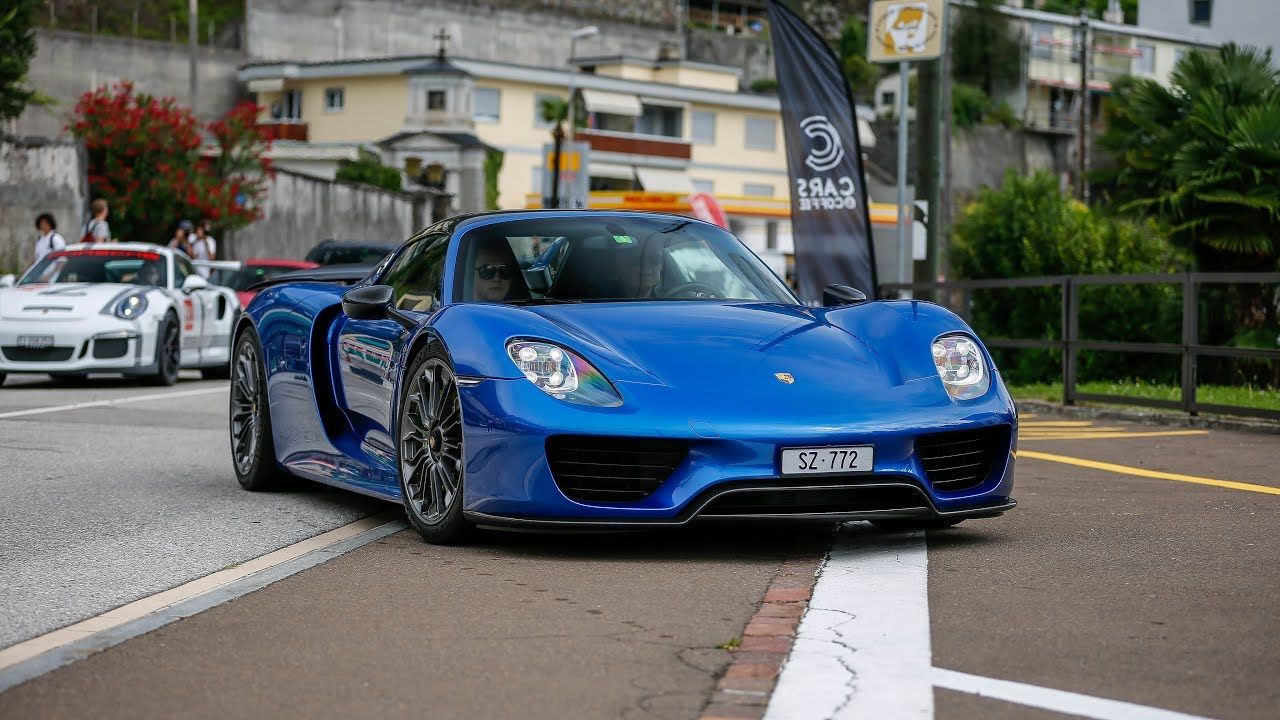 Blue Porsche 918 Spyder