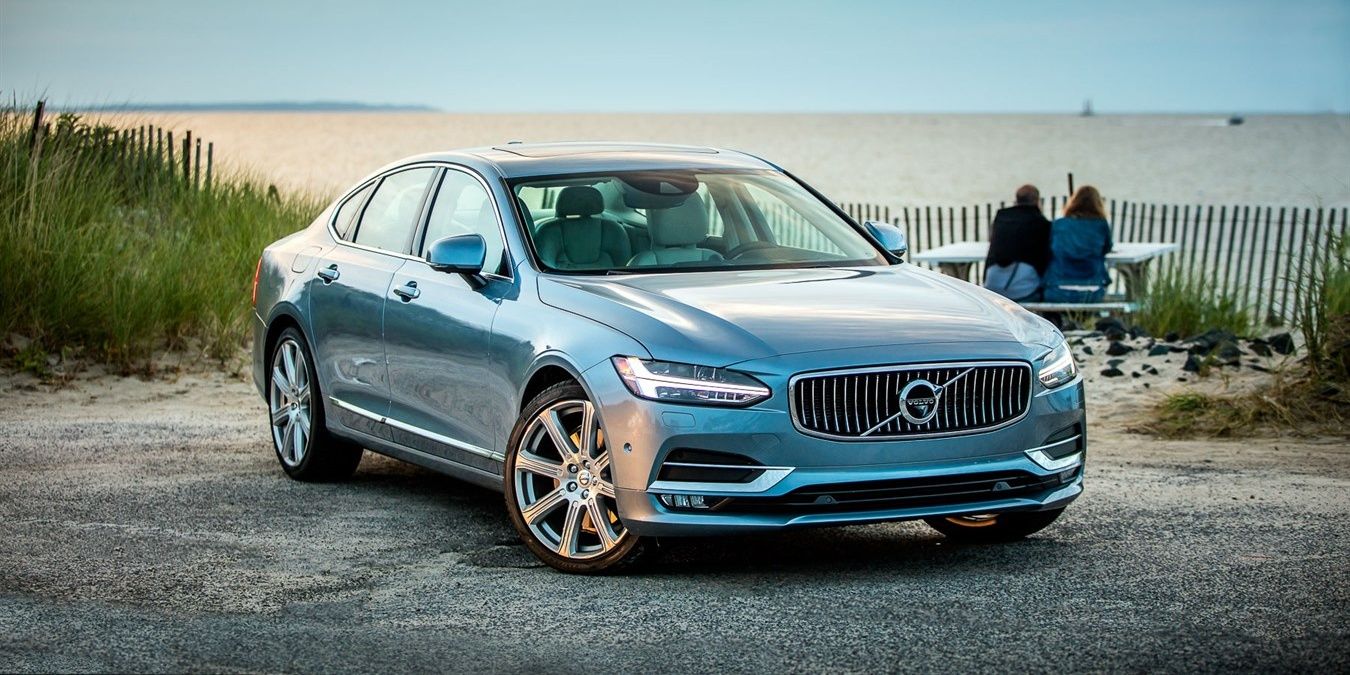 Volvo S90 front 3/4 view by the beach