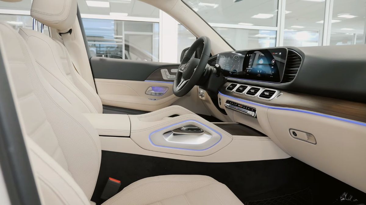 White 2021 Mercedes-Benz GLE 580 interior