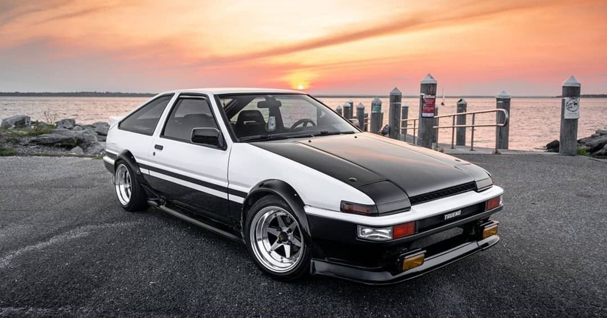 The Toyota Corolla AE86 at sunset. 